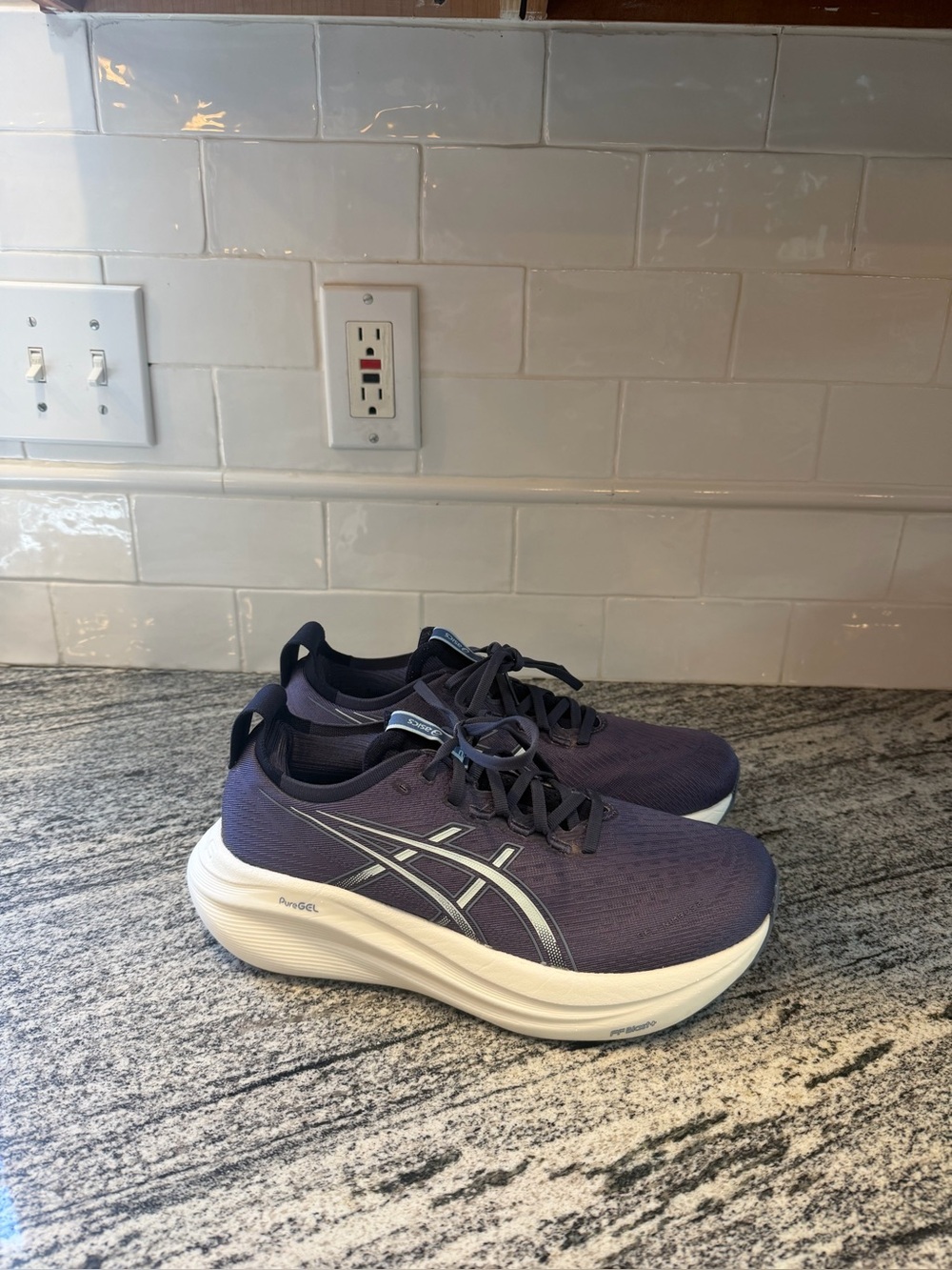 Women’s Asics Nimbus 27 Size 9